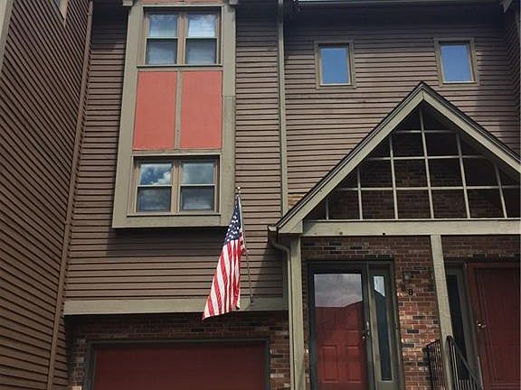 3rd image of 213 W Town St Unit B8