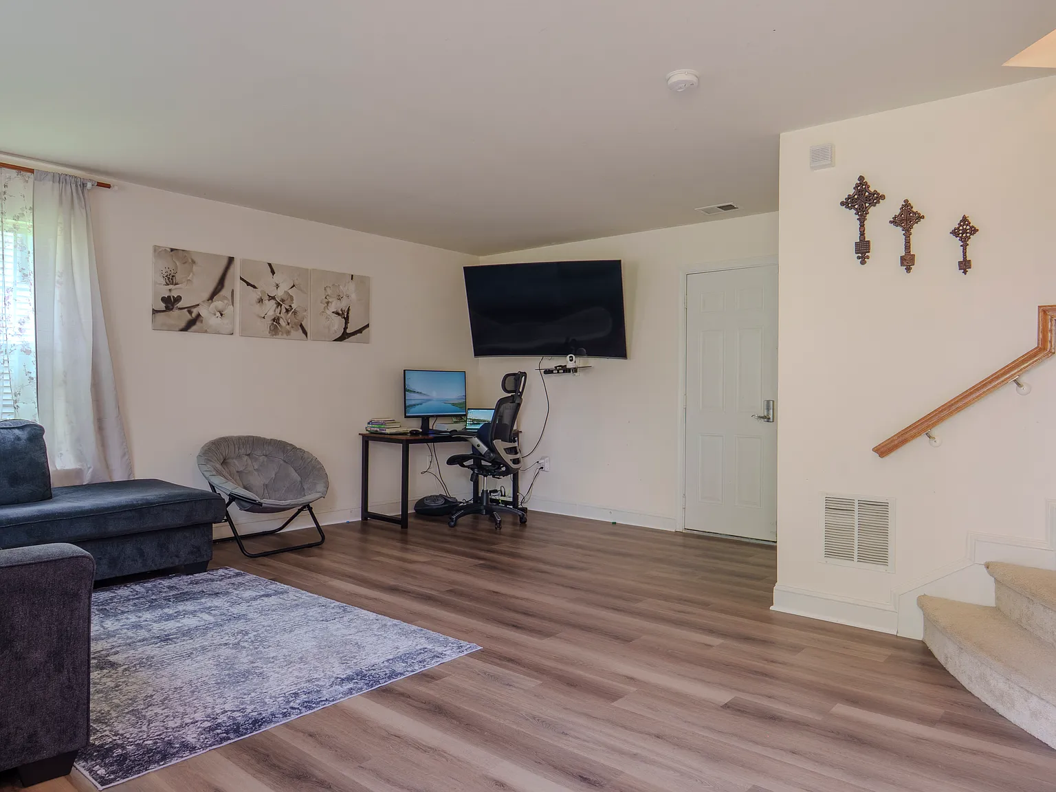 3 bed, 2.5 bath, 1600 sqft, $2,999 — Photo 2