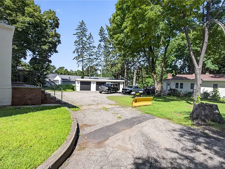 476 Providence St — Photo 7