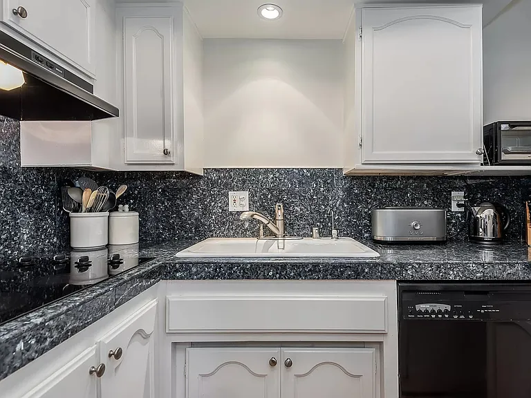 4610 Densmore Ave #6 — Photo 7
