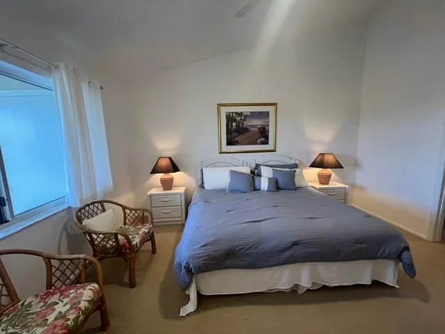 Large room with en suite full bath and walk in closet