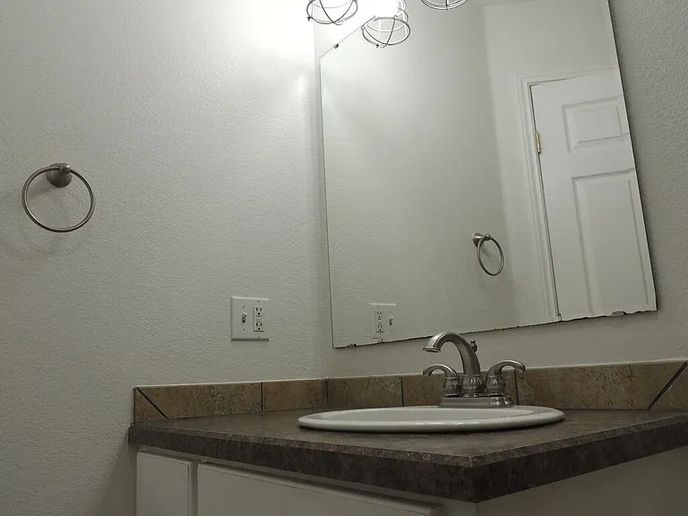 1003 N Doris Ave — Photo 14
