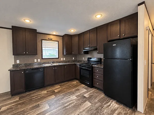3 bed, 1056 sqft, $949 — Photo 2