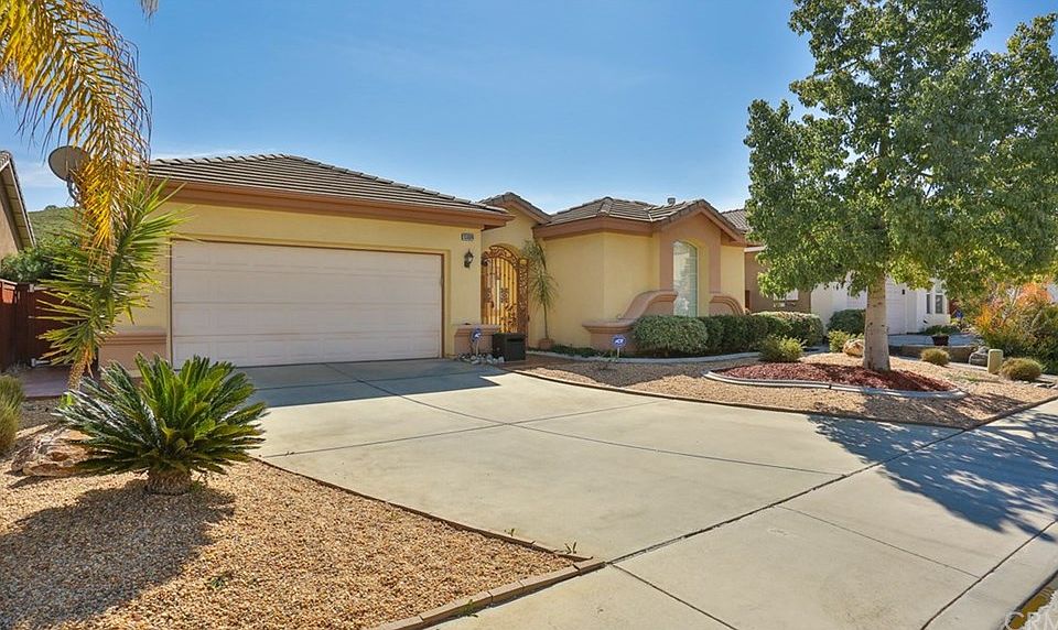 1st image of 15884 La Costa Alta Dr