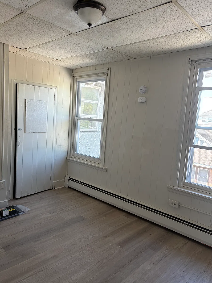 Building Photo - 1536 Elmwood Ave #3
