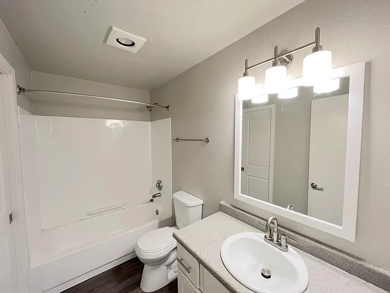 Northview Terrace — Photo 24