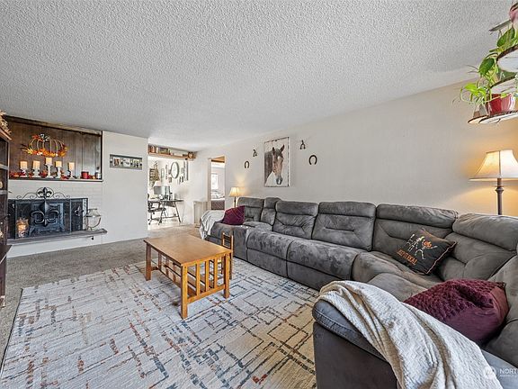 4th image of 5033 80th Avenue Ct E
