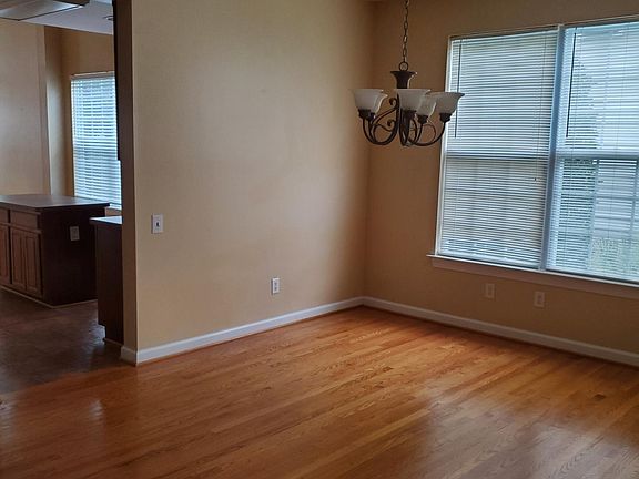 5th image of 4409 Chickasaw Ct