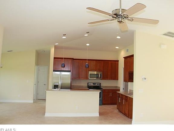 5th image of 4128 SW 9th Pl
