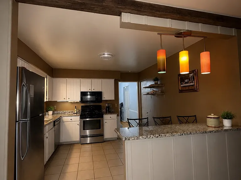 Edgewater Dr — Photo 12