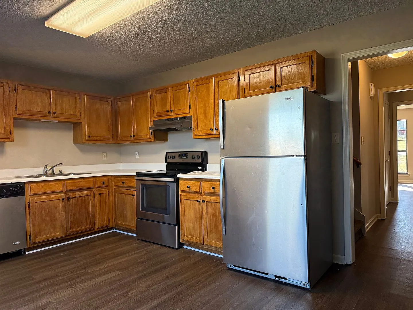 22 Edgehill Cove, Maumelle AR 72113 - Updated 3br 2.5ba 3 story townhome — Photo 3