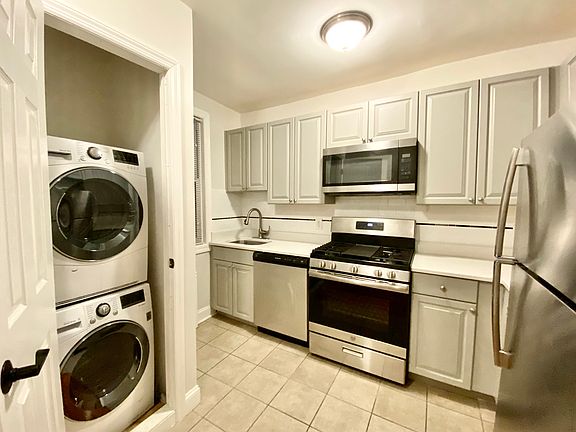 4th image of 14 University Pl #2B-1Ba-825Sqft