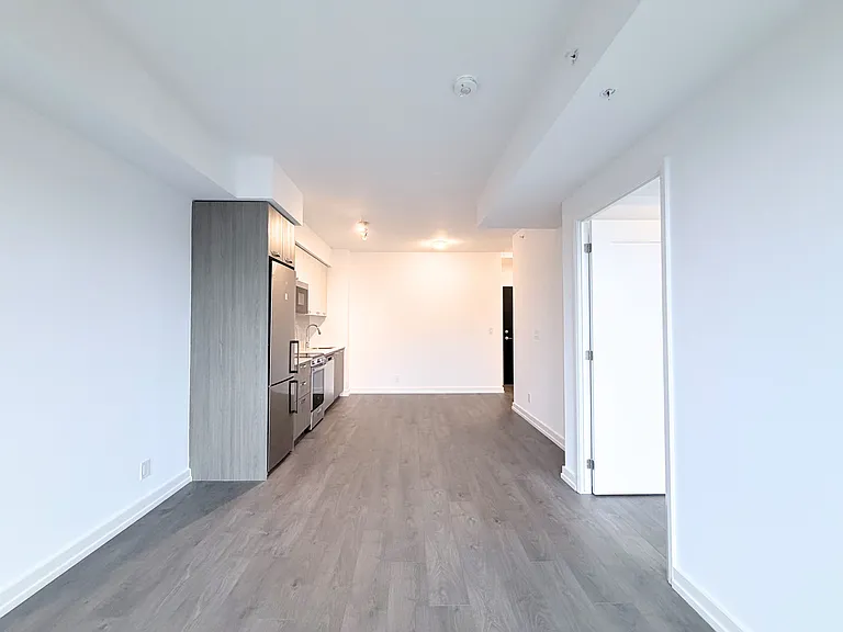 75 James St S #824 — Photo 6