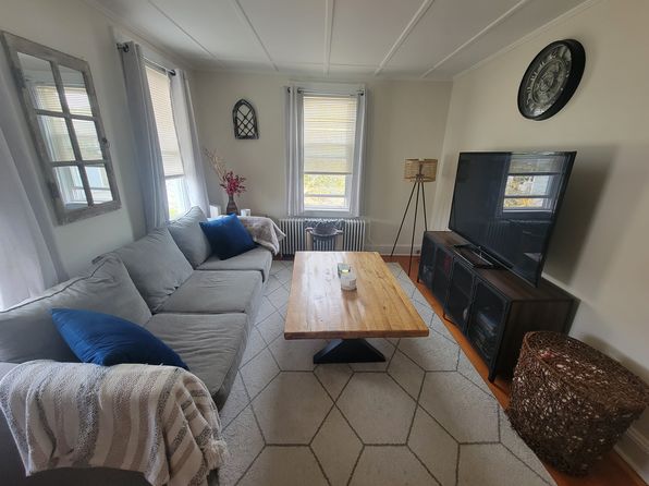 19 Dixon St
