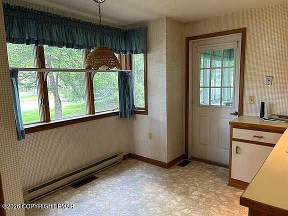 3rd image of 100 Duck Hollow Cir