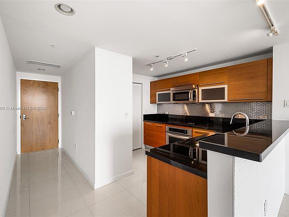 5th image of 253 NE 2nd St APT 2405