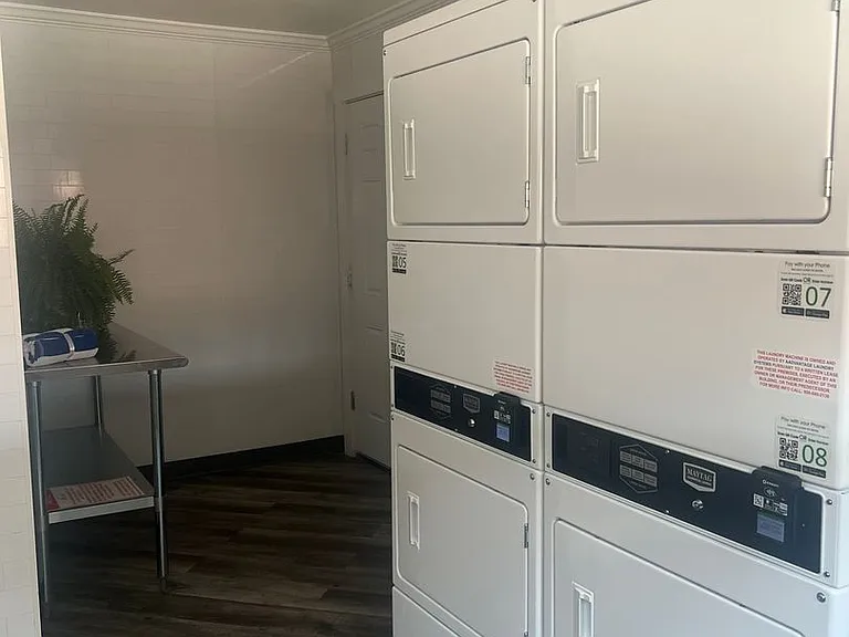 Willow Wood Apartments — Photo 11