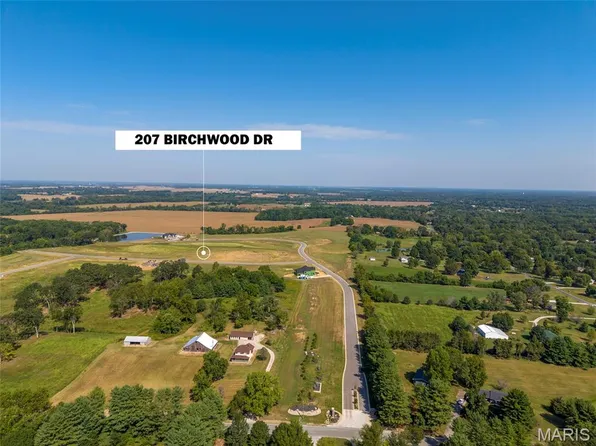 207 Birchwood Dr, Edwardsville, IL 62025