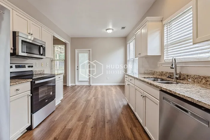 1135 Avalon Dr — Photo 9