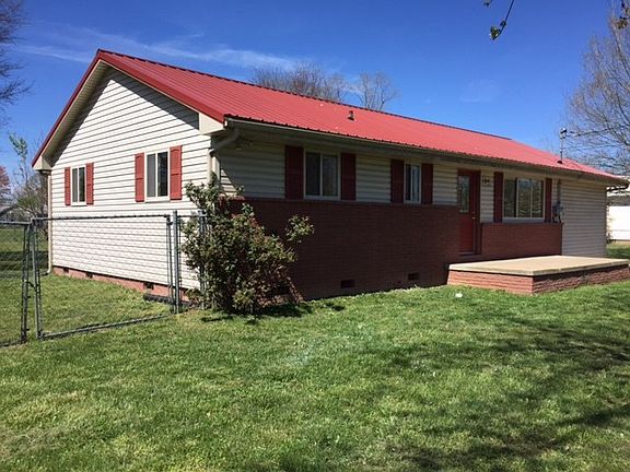 3rd image of 323 Tedder Dr