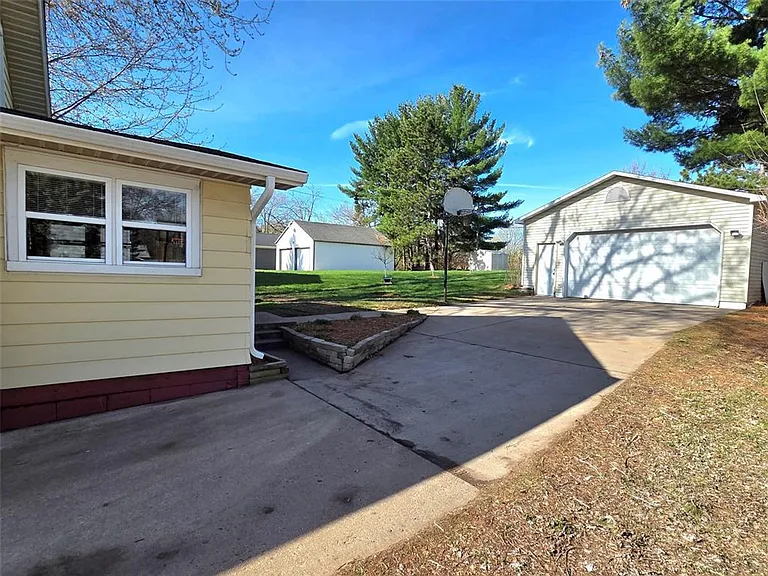 816 Starr Ave — Photo 3