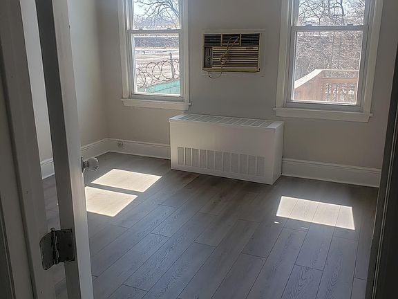 5th image of 6410 Admiral Ave #1