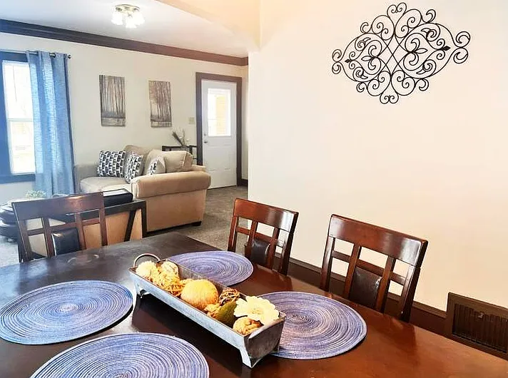 2 bed, 1300 sqft, $2,300 — Photo 3
