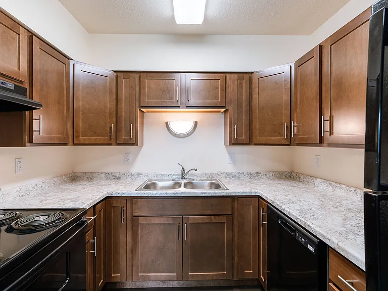 Moorhead, MN South Park Apartments | Kitchen