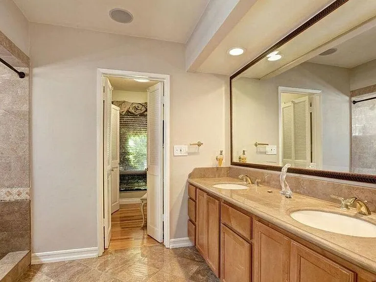 3076 Earlmar Dr — Photo 15