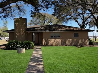 1946 9th, Hempstead, TX 77445