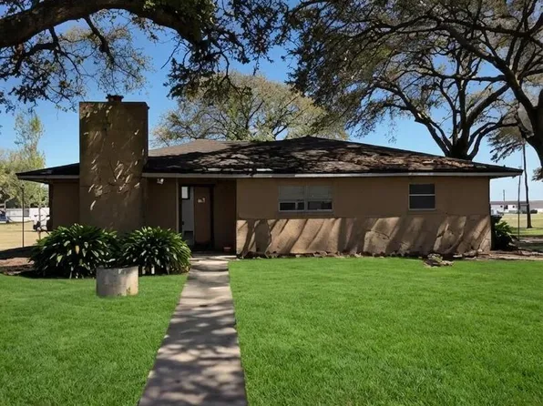 1946 9th, Hempstead, TX 77445