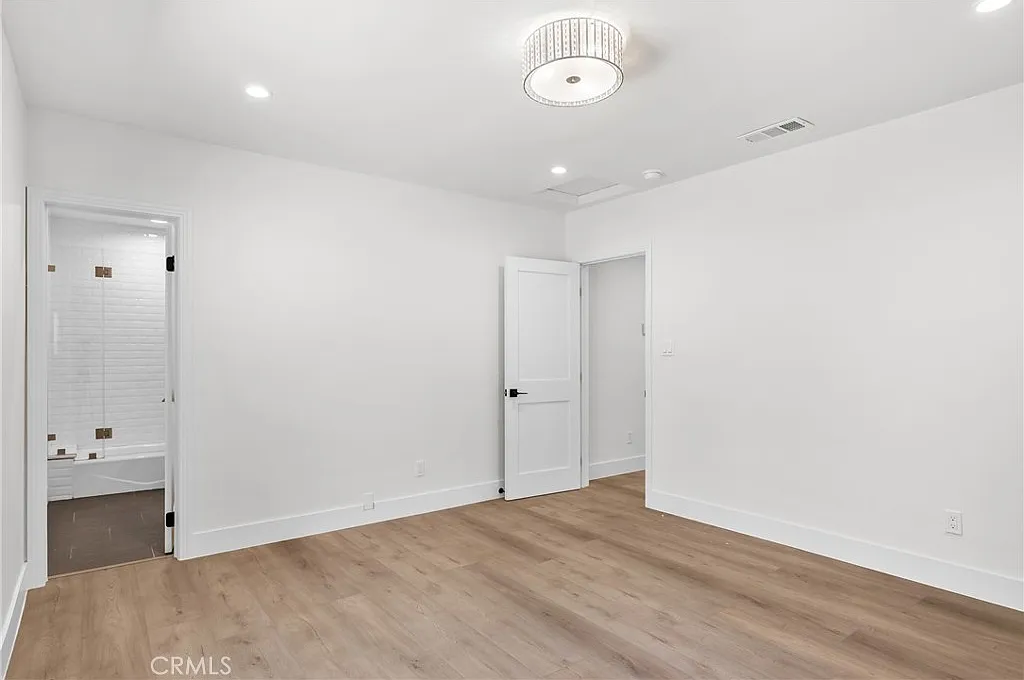 3 bed, 1250 sqft, $4,500 — Photo 3
