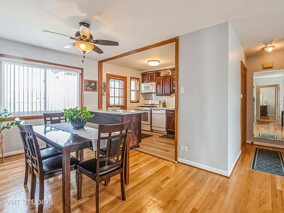 3rd image of 2467 W Balmoral Ave #2S
