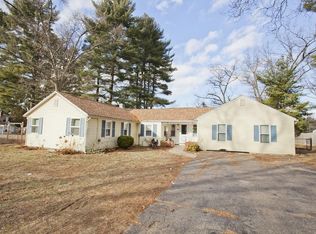 90 Parkerview St, Springfield, MA 01129