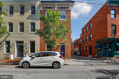 1618 Shakespeare St Photo 1