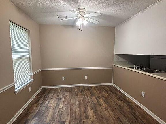 4th image of 415 Evans Mill Cir #A