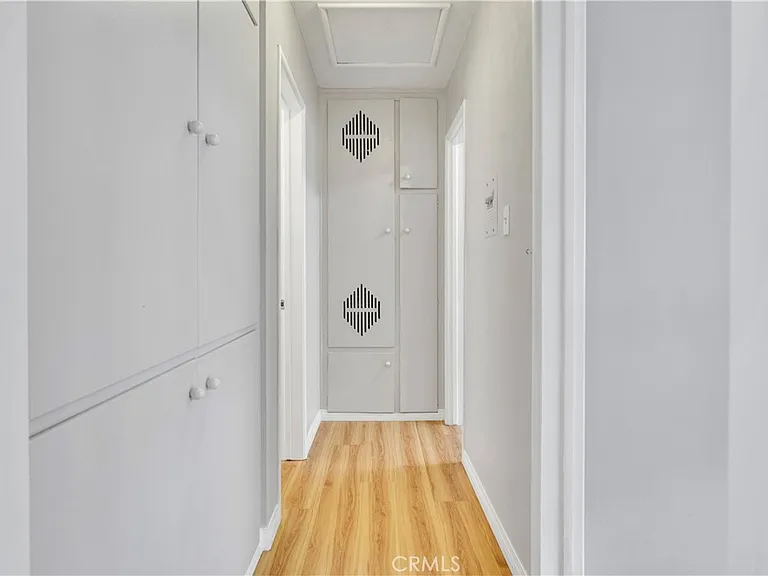1250 E 1st St #7 — Photo 21