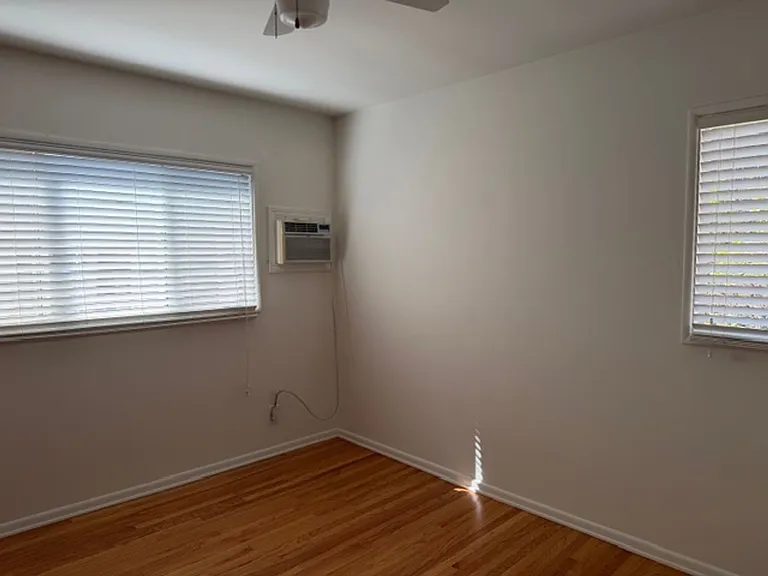 1055 Thompson Ave — Photo 13
