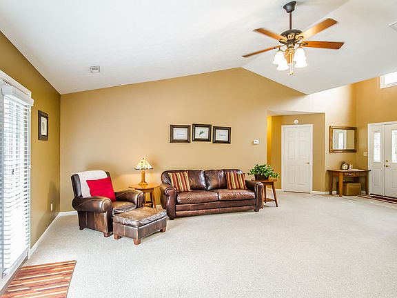 3rd image of 304 Driftwood Dr