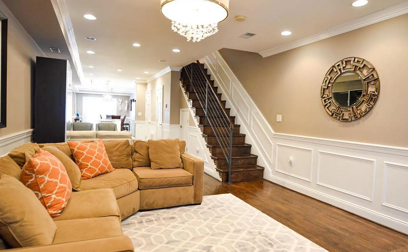 4 bed, 4.5 bath, 2685 sqft, $6,300 — Photo 3