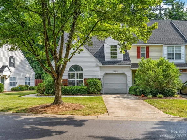 10225 University Park Ln, Charlotte, NC 28213