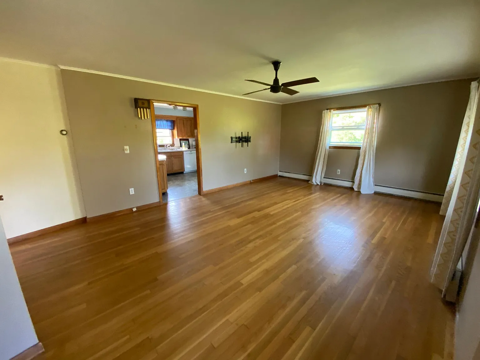 3 bed, 1248 sqft, $2,850 — Photo 4