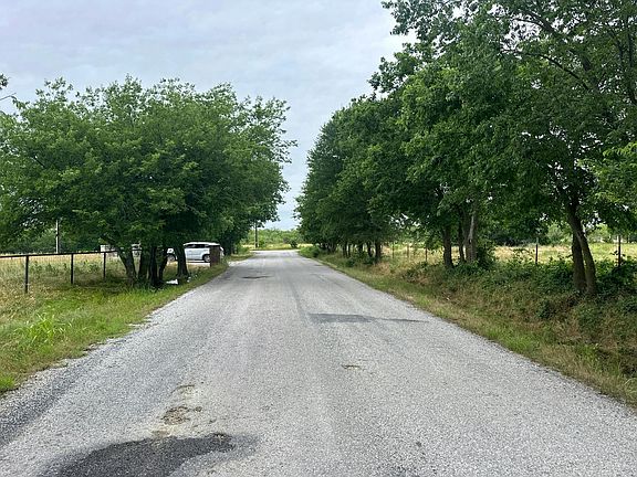 4th image of 744 Reed Ln