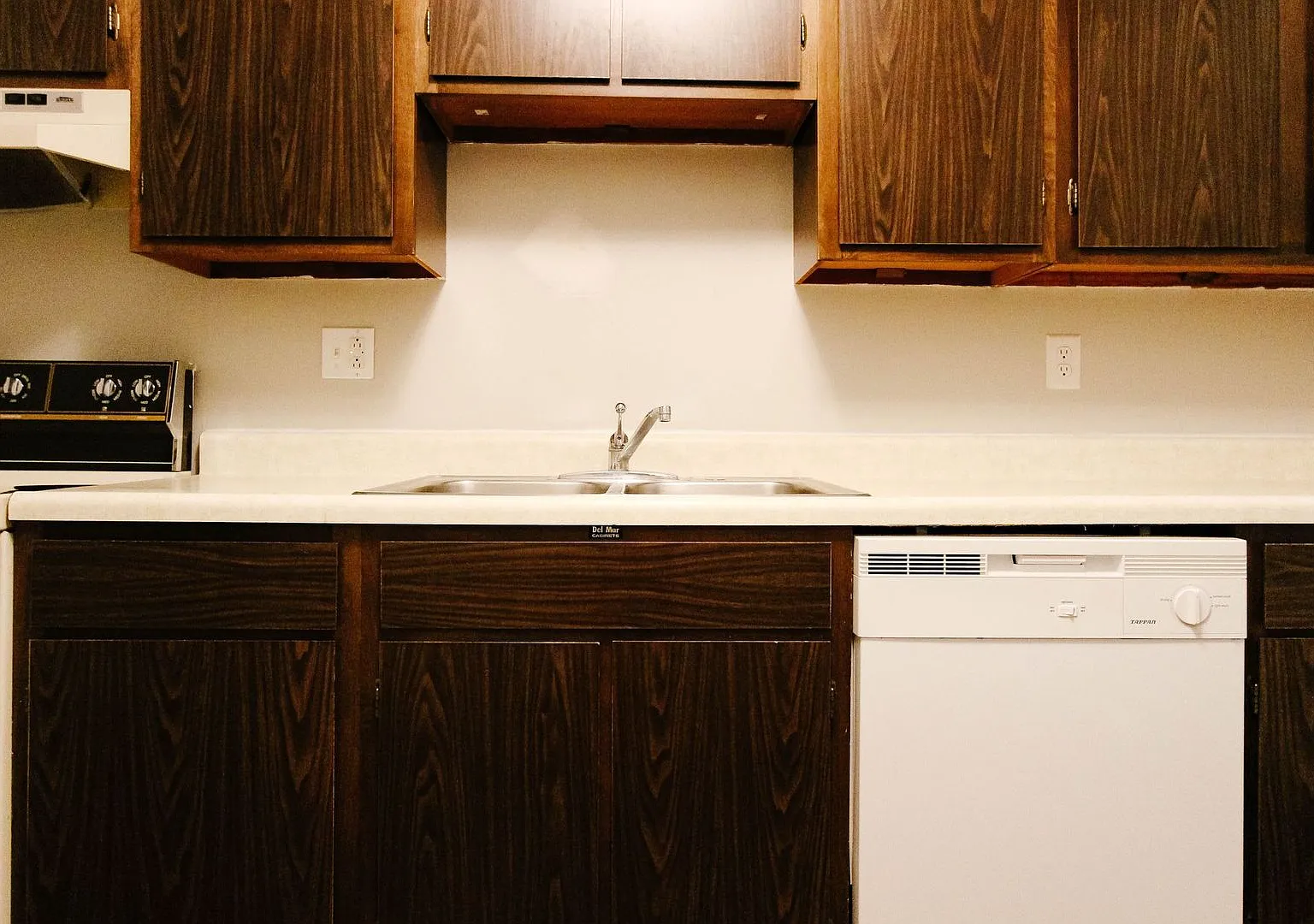 River Edge Apartments — Photo 4