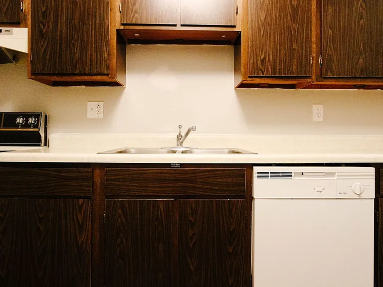 1410 W White River Blvd #13 — Photo 5