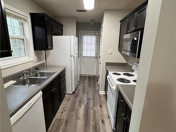 4th image of 637 Huntington Road #D2
