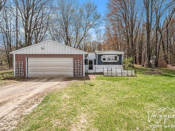 12480 Fargo St NE, Gowen, MI 49326