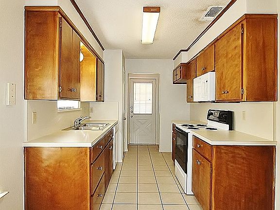 3rd image of 1002 Lynn St APT B