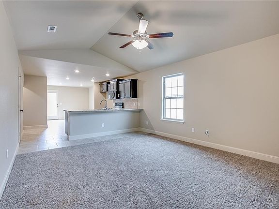 5th image of 1006 E Sumac Ct