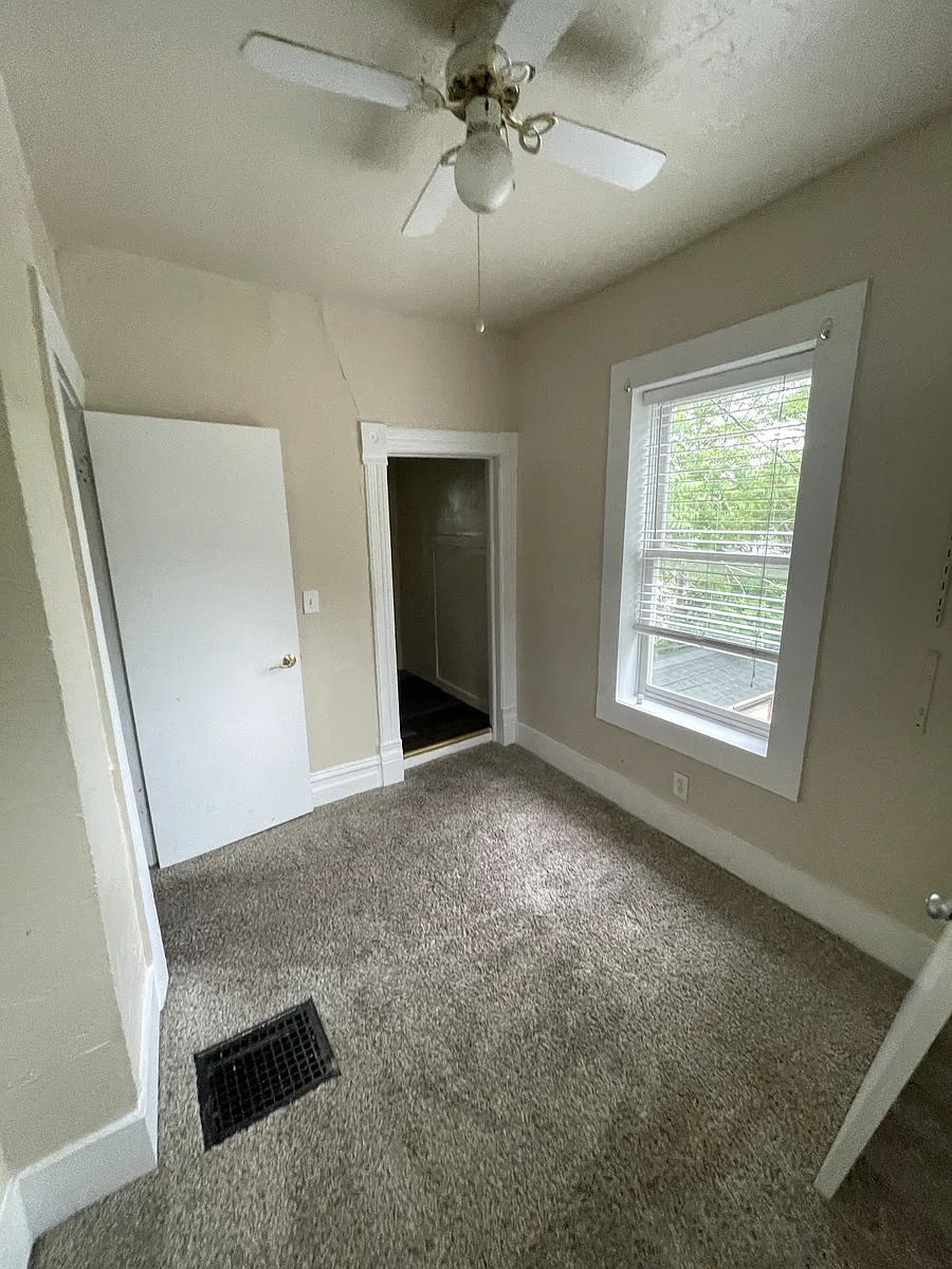 Building Photo - 861 E 300 S #2